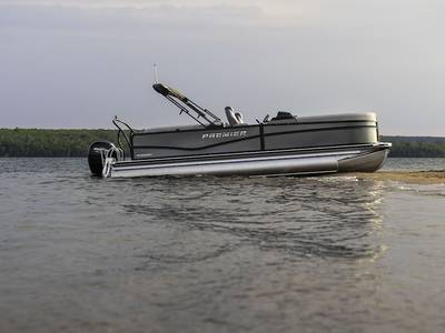 Top 4 Reasons Pontoon Boats are Selling Like Crazy